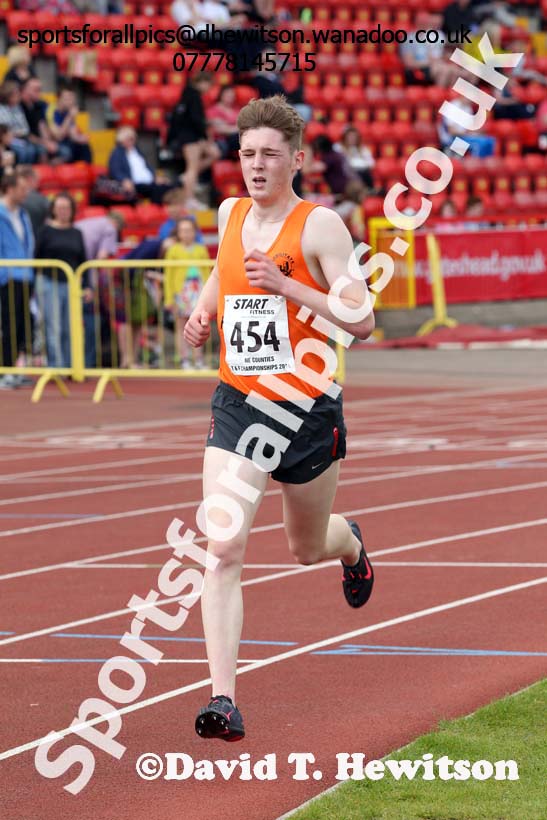 Henry Johnson (Durham City) under-17 mens 3000 metres at the North Eastern Championships, Gateshead International Stadium.  Photos: David T. Hewitson/Sports for All Pics